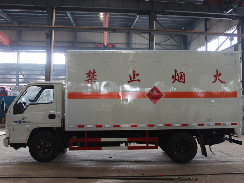 江鈴黃牌爆破器材車