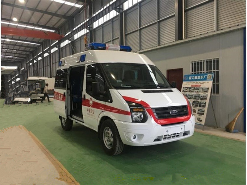 福特V348短軸中頂監(jiān)護(hù)型救護(hù)車(chē)