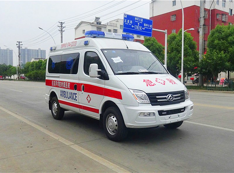 上汽大通V80短軸中頂救護(hù)車